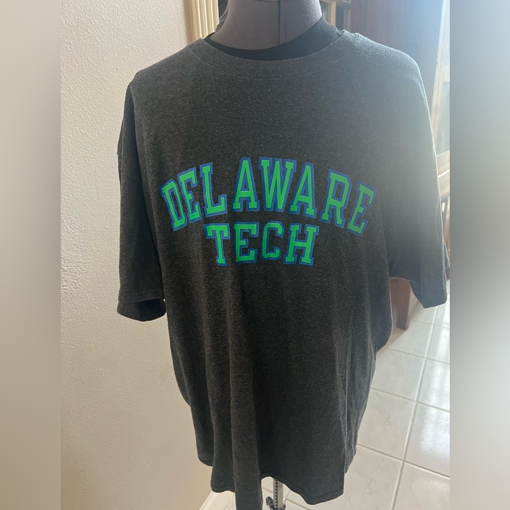 Delaware Tech T-shirt by Champion size XL
